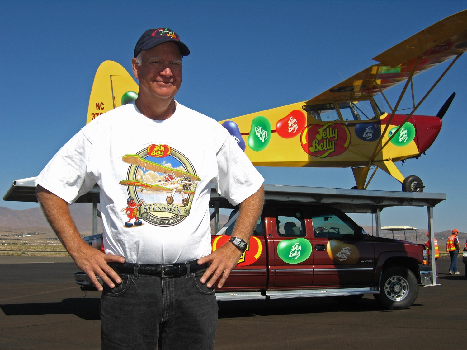 Kent Pietsch next to his plane 